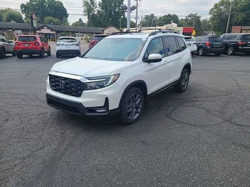 Used 2023 Honda Passport EX-L image 2