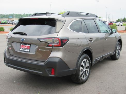 Used 2022 Subaru Outback Premium AWD/4WD image 6