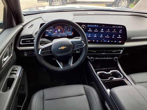 Used 2026 Chevrolet Traverse LT w/ LPO, Floor Liner Package FWD image 15