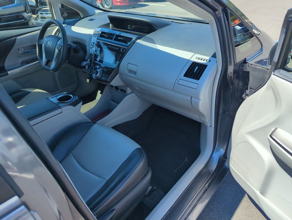 Used 2017 Toyota Prius V Two w/ Carpet Mat Package FWD image 34
