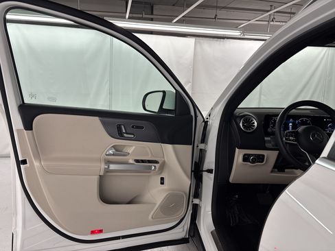 Certified 2023 Mercedes-Benz EQB 300 4MATIC image 5