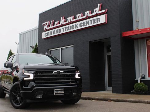 Used 2025 Chevrolet Silverado 1500 High Country w/ Midnight Edition AWD/4WD image 2