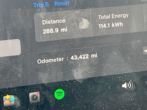 Used 2024 Tesla Model Y Long Range AWD/4WD image 11