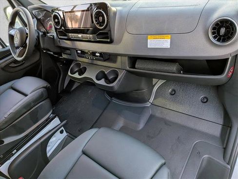 Used 2025 Mercedes-Benz Sprinter 2500 image 15