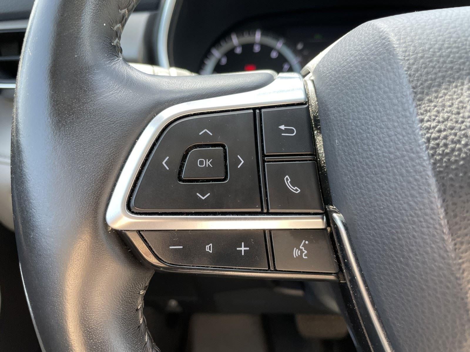 Used 2020 Toyota Highlander Limited FWD image 17