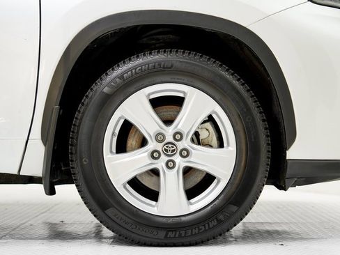 Used 2022 Toyota Highlander L image 29