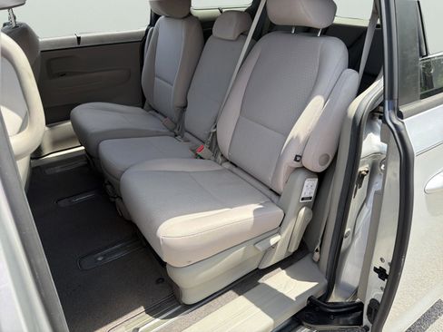 Used 2016 Kia Sedona LX w/ LX Convenience Package FWD image 22