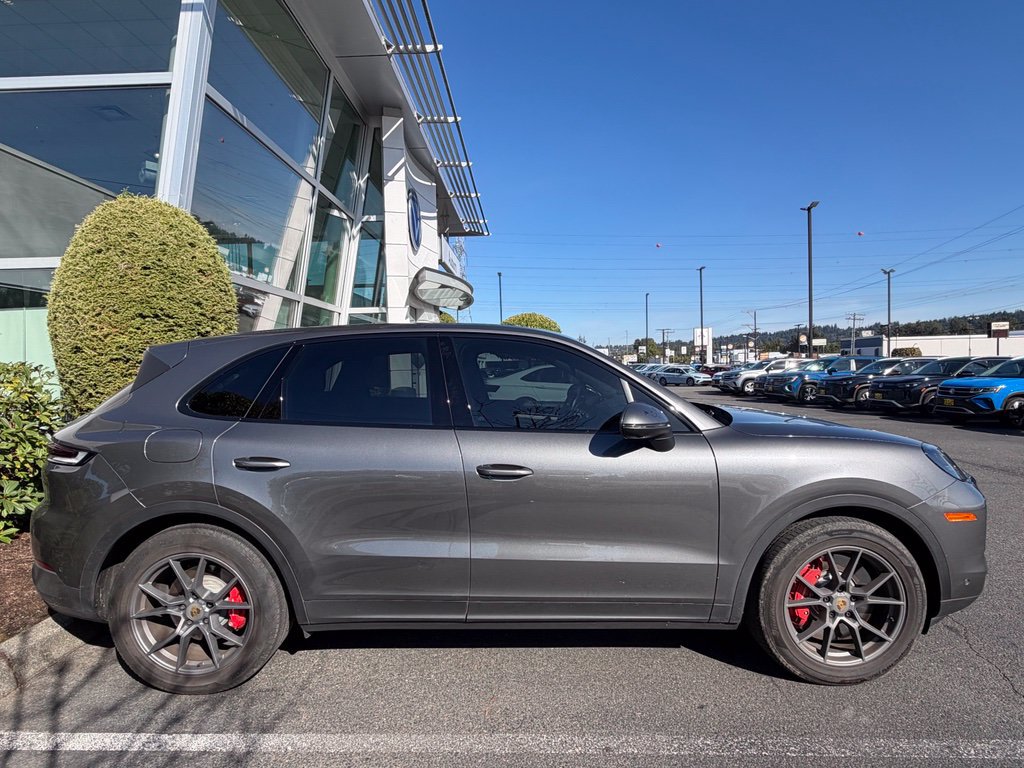 Used 2024 Porsche Cayenne S AWD/4WD image 5