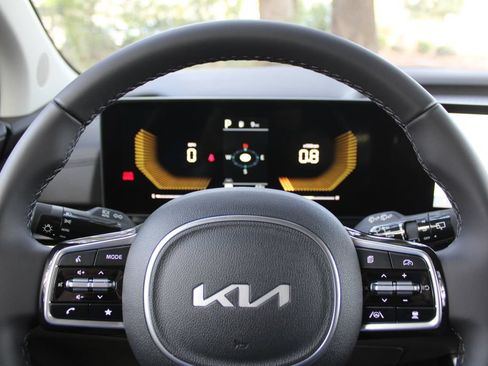 New 2026 Kia Carnival EX FWD image 34