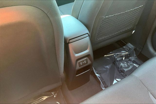 Used 2025 Hyundai Venue SEL FWD image 31
