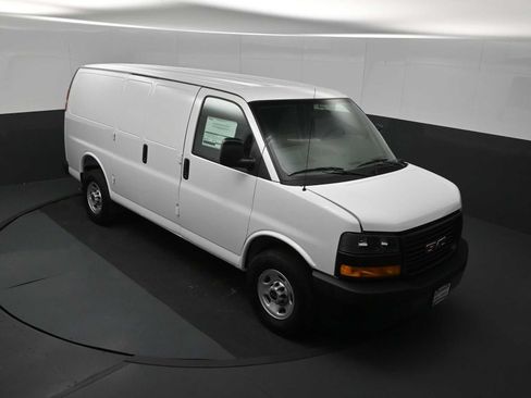 New 2026 GMC Savana 3500 w/ Driver Convenience Package RWD image 10