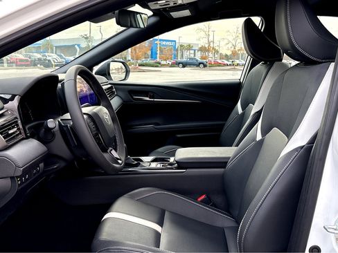 Used 2025 Toyota Camry SE w/ Multimedia Upgrade Package image 14