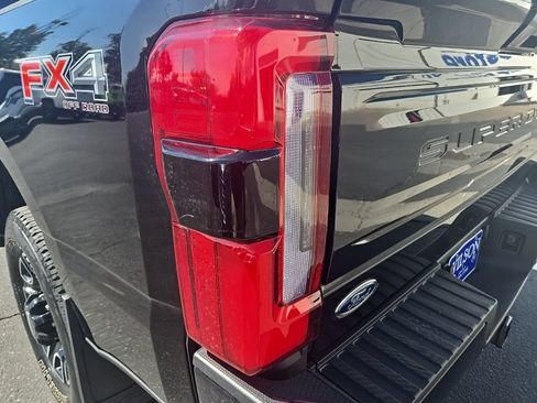 Used 2025 Ford F350 Platinum AWD/4WD image 36