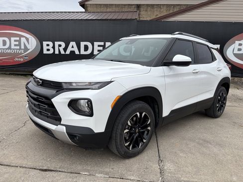 Used 2021 Chevrolet TrailBlazer LT w/ LPO, Blackout Package image 3
