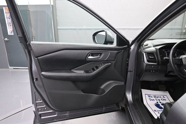 Used 2025 Nissan Rogue SV FWD image 11