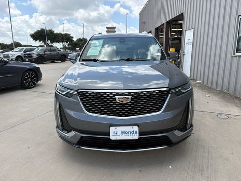 Used 2021 Cadillac XT6 Premium Luxury FWD image 3