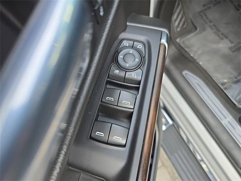 Used 2020 GMC Sierra 1500 SLT w/ SLT Premium Plus Package image 17