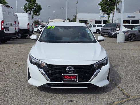 Used 2025 Nissan Sentra SV FWD image 2