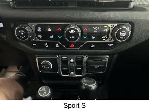 Used 2024 Jeep Wrangler Unlimited Sport AWD/4WD image 46