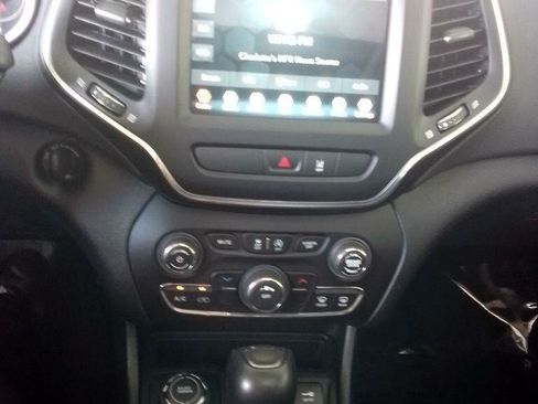 Used 2022 Jeep Cherokee Latitude w/ Sun & Sound Group image 9