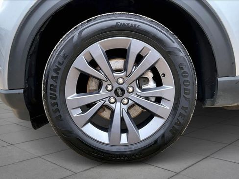 Certified 2022 Ford Explorer XLT w/ Equipment Group 202A image 10