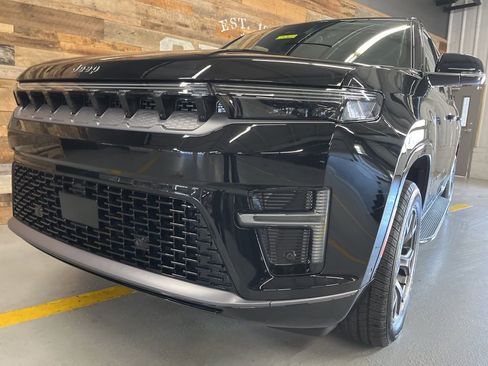 New 2026 Jeep Grand Wagoneer Limited image 11