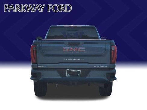 Used 2024 GMC Sierra 2500 Denali w/ Technology Package AWD/4WD image 4