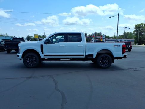 Used 2023 Ford F350 Lariat w/ Lariat Ultimate Package AWD/4WD image 3