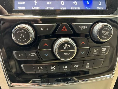 Certified 2019 Jeep Grand Cherokee Limited w/ Luxury Group II image 17