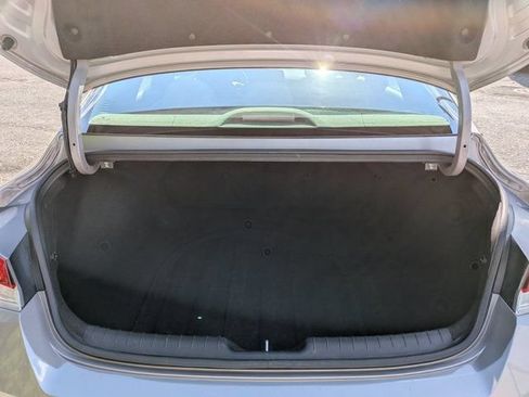 Used 2022 Hyundai Elantra SE FWD image 5