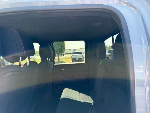 Used 2022 Nissan Frontier Pro-X RWD image 8