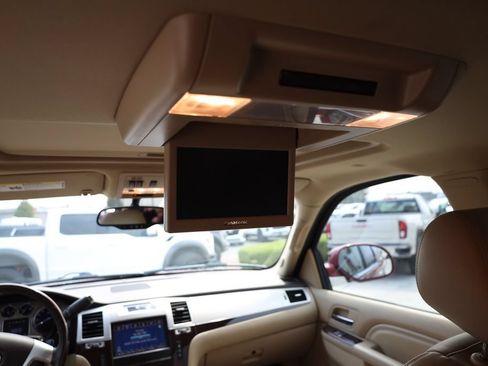 Used 2011 Cadillac Escalade ESV Premium AWD/4WD image 19