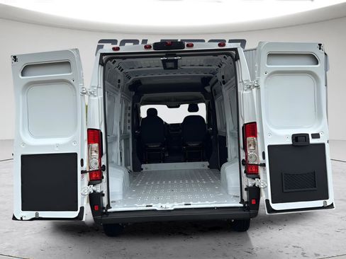 Used 2024 RAM ProMaster 2500 w/ Convenience Group FWD image 18