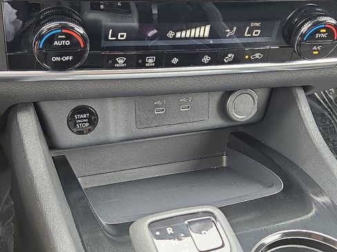 Used 2024 Nissan Rogue SV FWD image 30