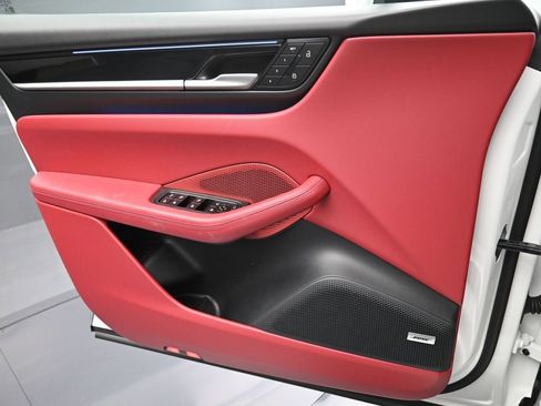 Used 2025 Porsche Macan Electric image 21