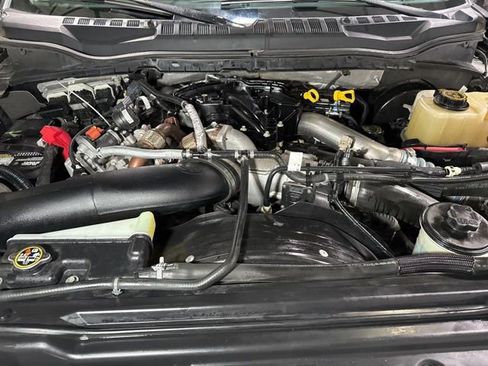 Used 2019 Ford F250 XLT image 2