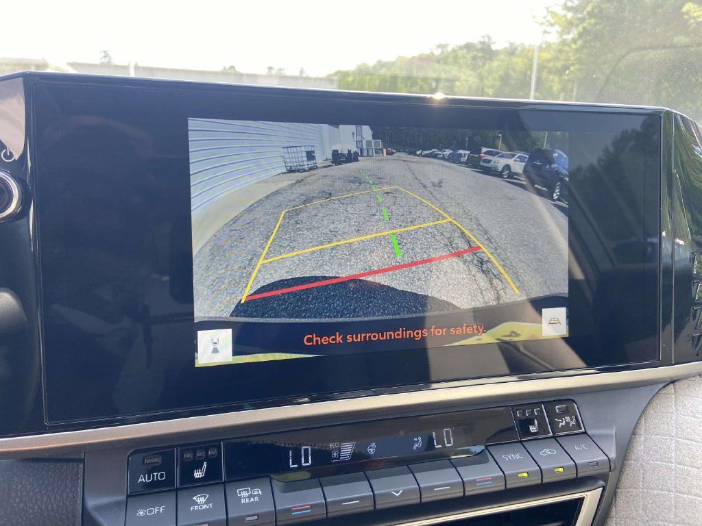 Used 2025 Toyota Camry XLE FWD image 24