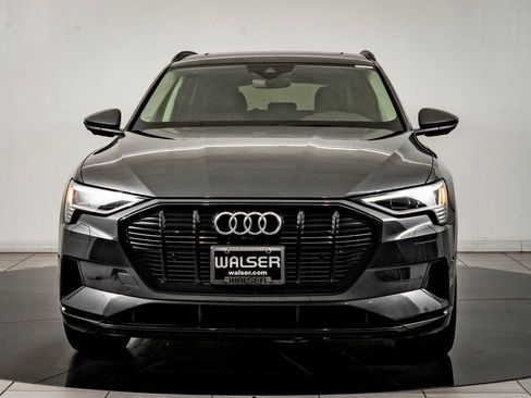 Used 2021 Audi e-tron Premium w/ Convenience Plus Package image 2