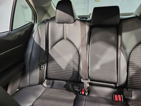 Used 2020 Toyota Camry SE image 12