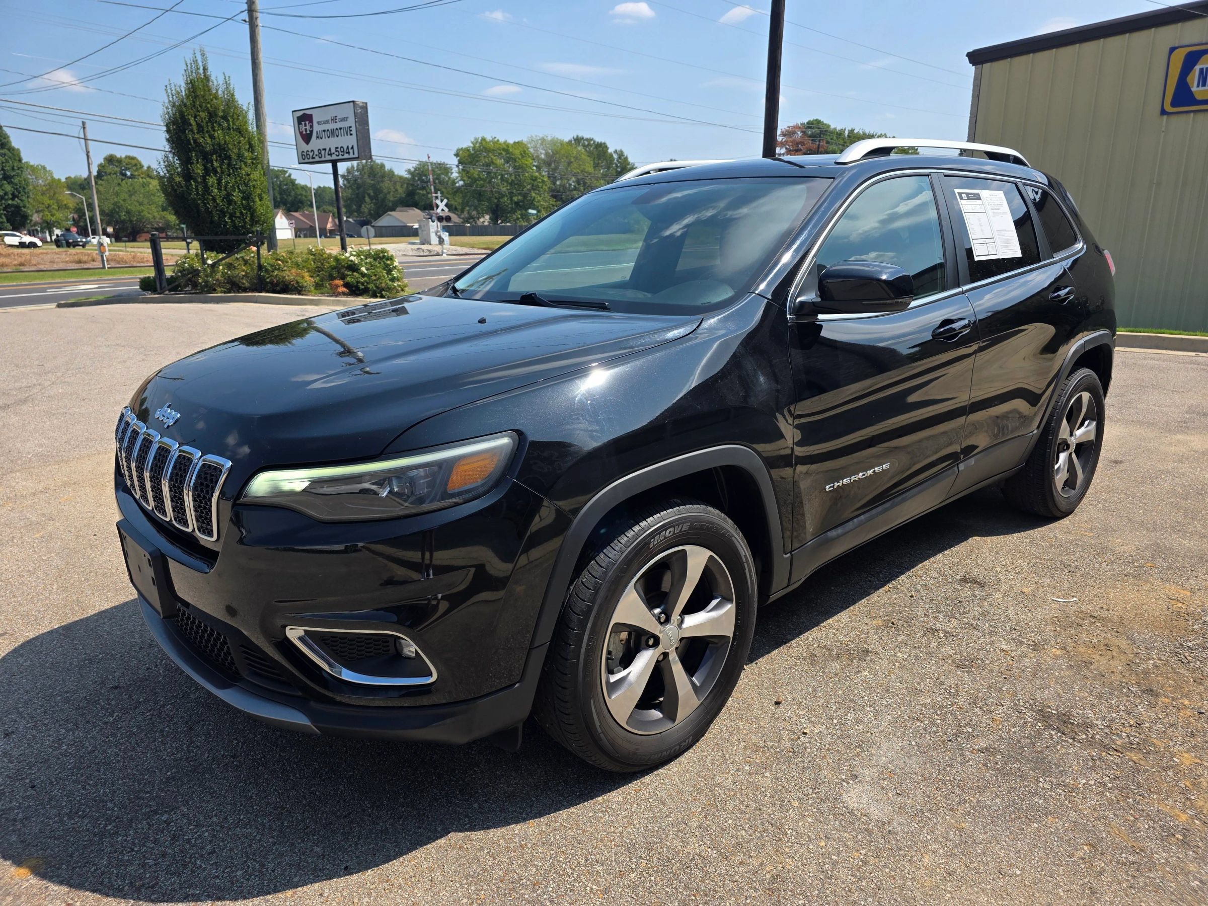 Used 2019 Jeep Cherokee Limited AWD/4WD image 4
