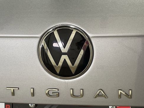 Used 2024 Volkswagen Tiguan SE image 29