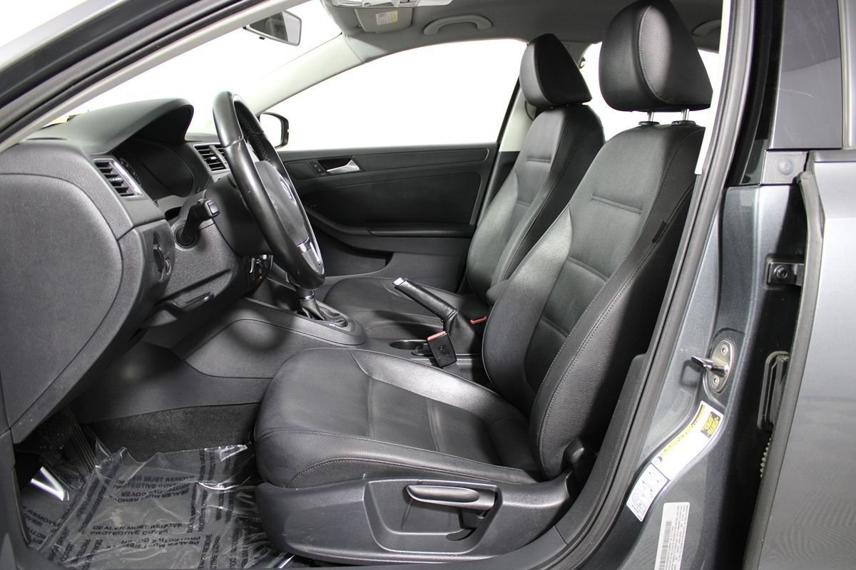 Used 2011 Volkswagen Jetta SE FWD image 6