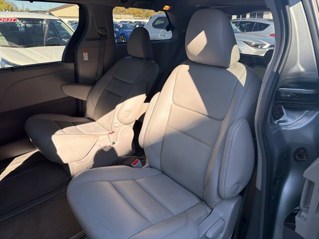 Used 2017 Toyota Sienna XLE AWD/4WD image 9