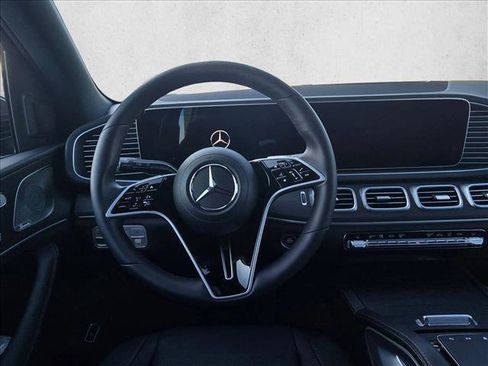 Certified 2025 Mercedes-Benz GLS 450 4MATIC image 17