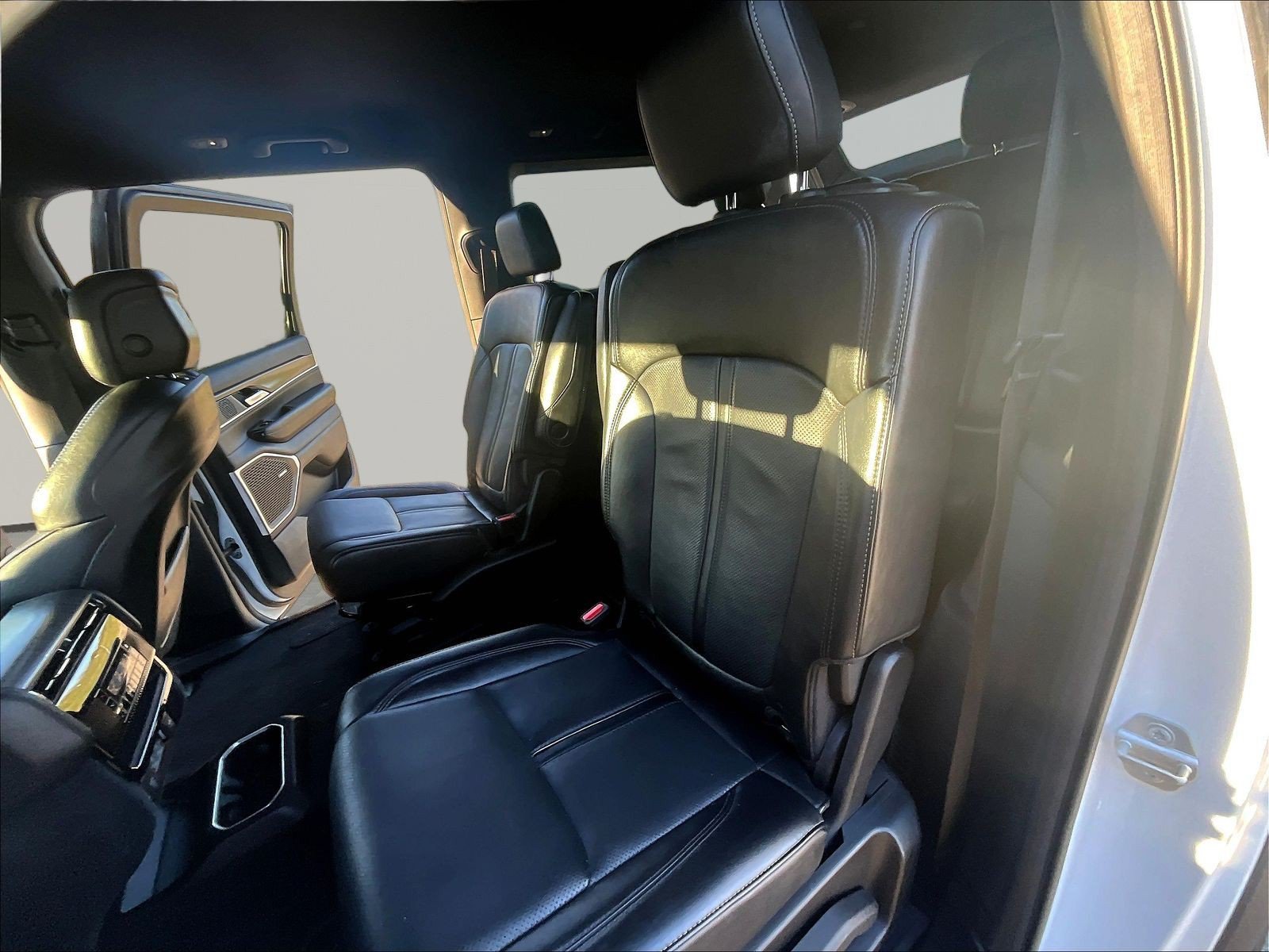 Used 2024 Jeep Wagoneer Series II AWD/4WD image 22