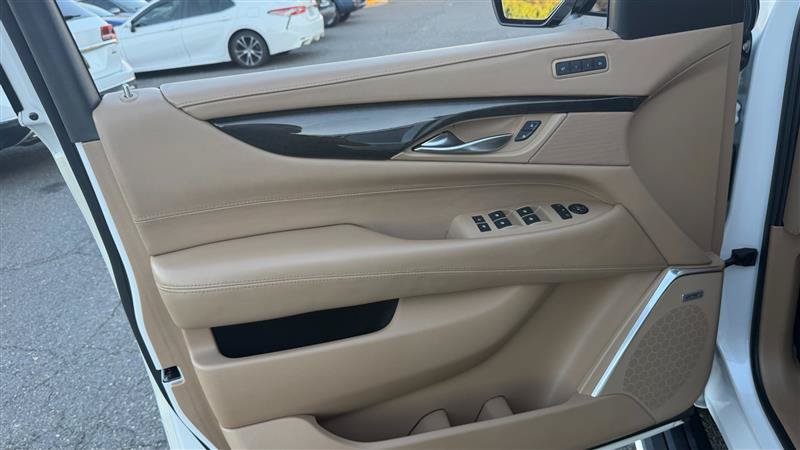 Used 2020 Cadillac Escalade Platinum AWD/4WD image 32