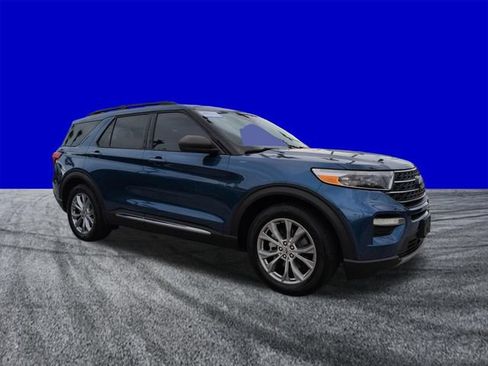 Used 2020 Ford Explorer XLT w/ Equipment Group 202A RWD image 2