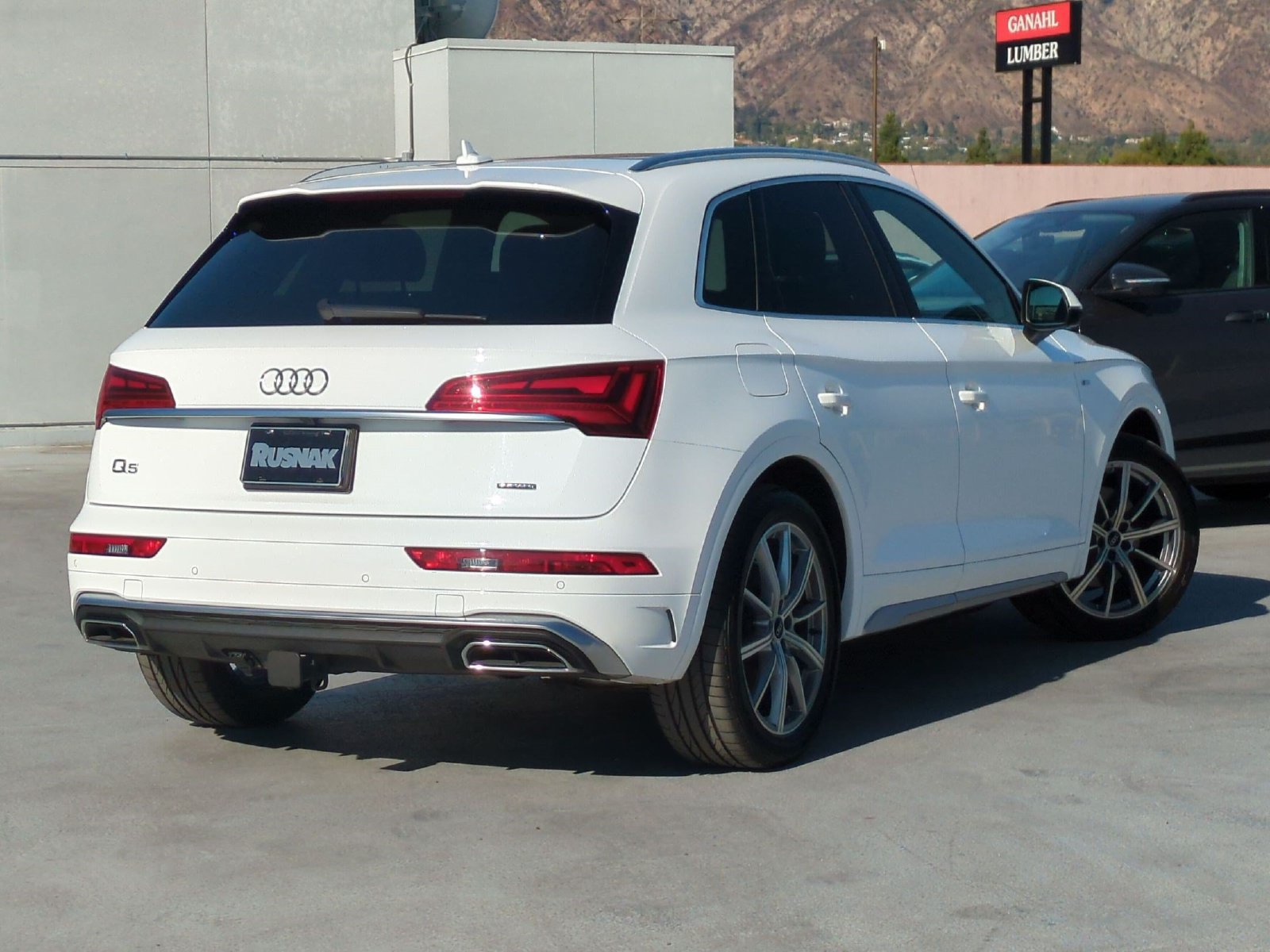 Used 2021 Audi Q5 e Premium Plus w/ Premium Plus Package AWD/4WD image 4
