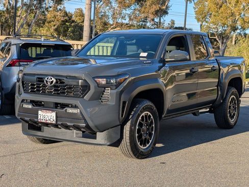 Used 2025 Toyota Tacoma TRD Off-Road image 11