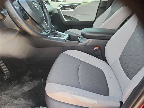 Used 2025 Toyota RAV4 XLE FWD image 15